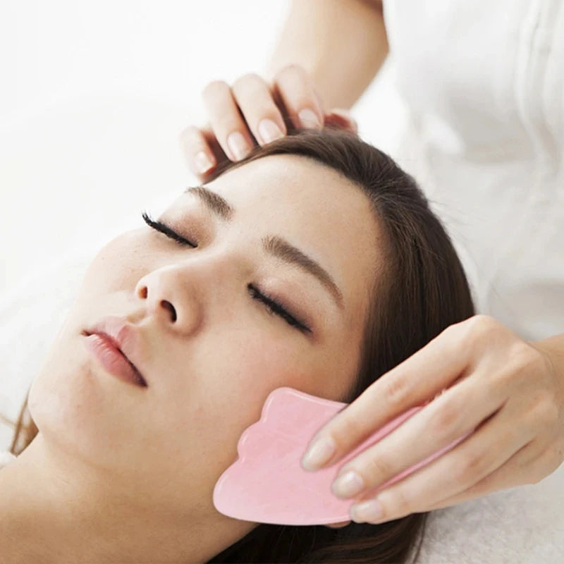 Rouleau de Massage Gua Sha en Quartz Rose Naturel - Éclat et Sérénité